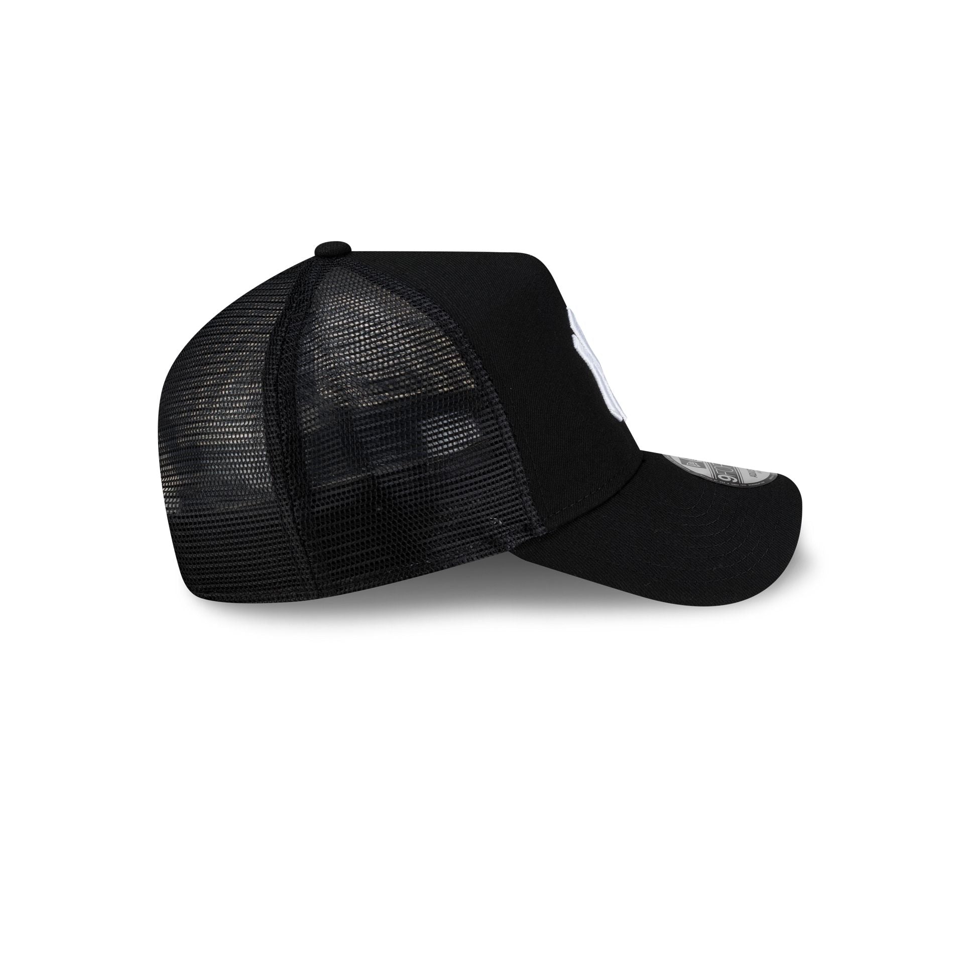 New York Yankees Side Script Black 9FORTY A-Frame Trucker Hat
