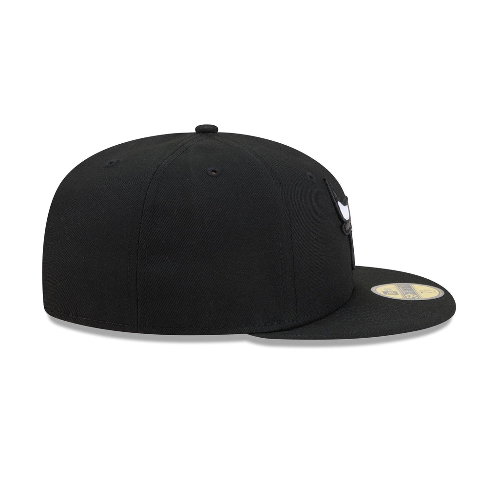 Chicago Bulls Black and White Basic 59FIFTY Fitted Hat
